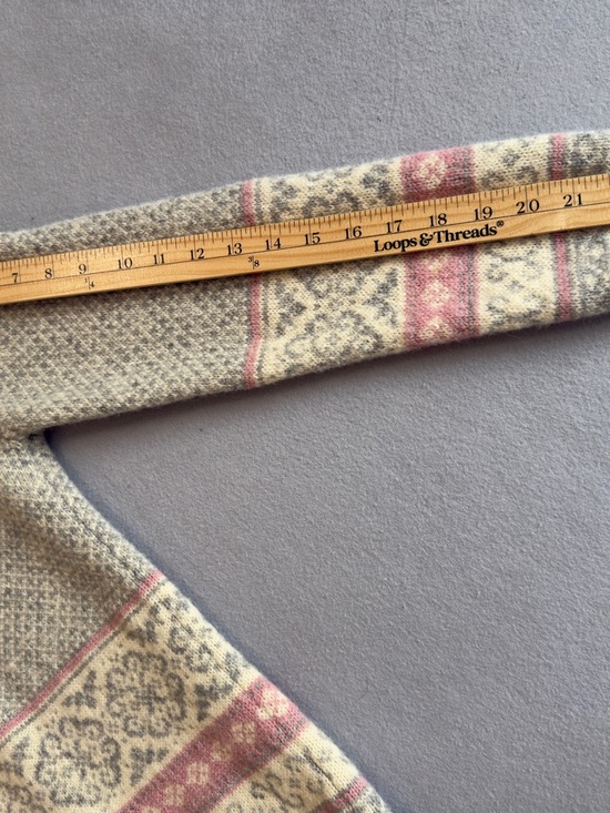 Beautiful Pink & Cream Nordic-Style Wool Cardigan with clasp detail - Picture 10 of 10